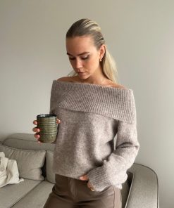 Overdele ByStenholt | Daily Off Shoulder Strik - Brun